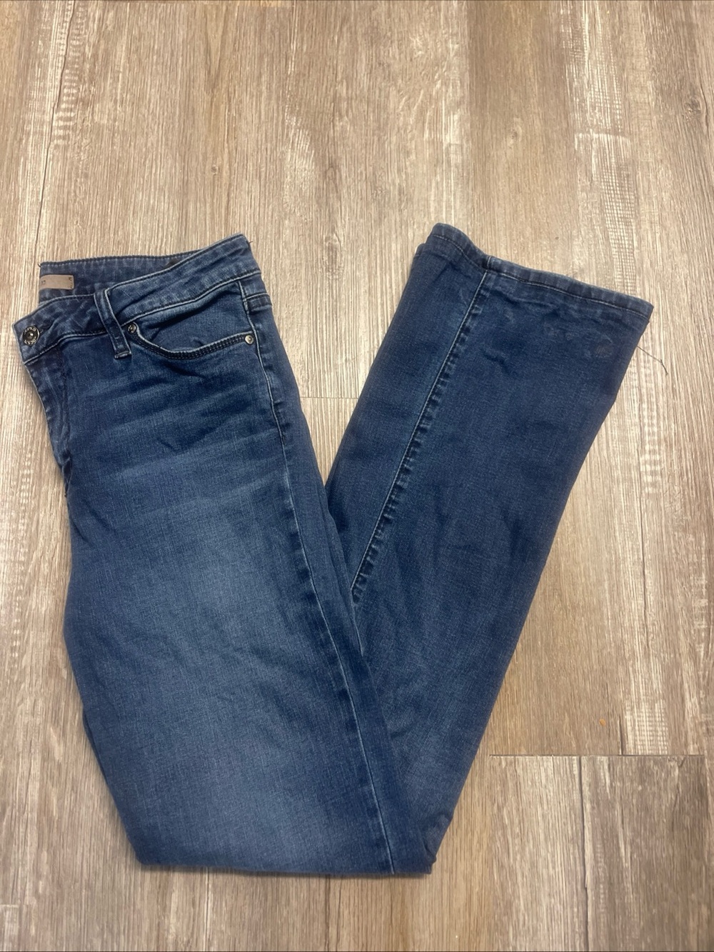 Joe's Women's Straight Leg Jeans Mid Rise Jean, Medium Wash Size 31
